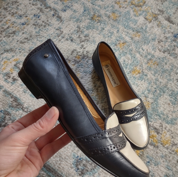 Etienne Aigner Oxford Loafers - Picture 3 of 3